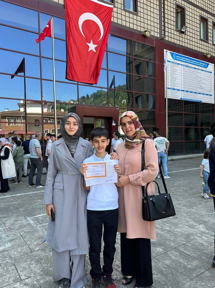 Rize’de öğrenciler karne heyecanı yaşadı 30