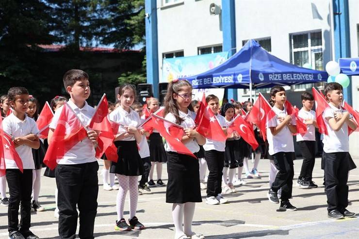 Rize’de öğrenciler karne heyecanı yaşadı 4