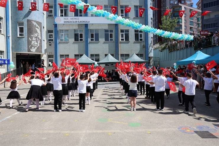 Rize’de öğrenciler karne heyecanı yaşadı 5