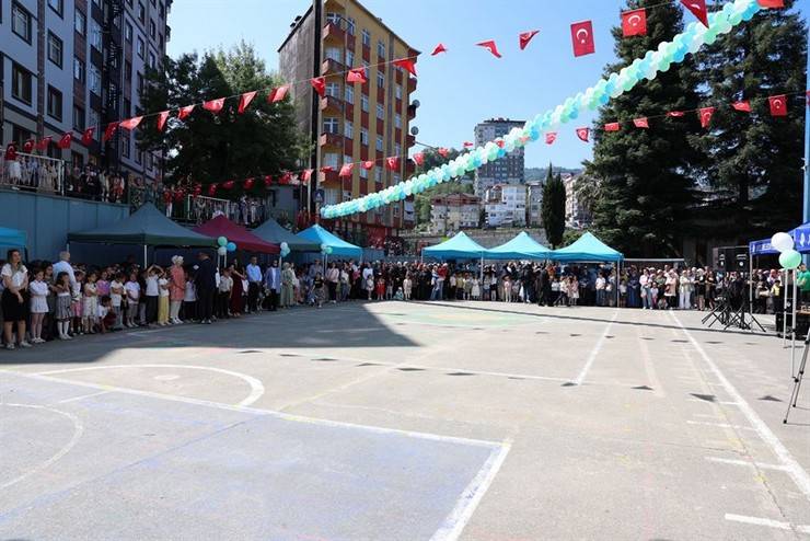 Rize’de öğrenciler karne heyecanı yaşadı 6