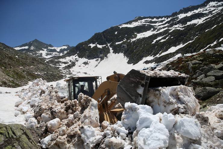 Rize yaylalarında hummalı kar temizliği 10