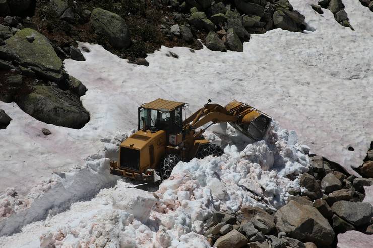 Rize yaylalarında hummalı kar temizliği 12