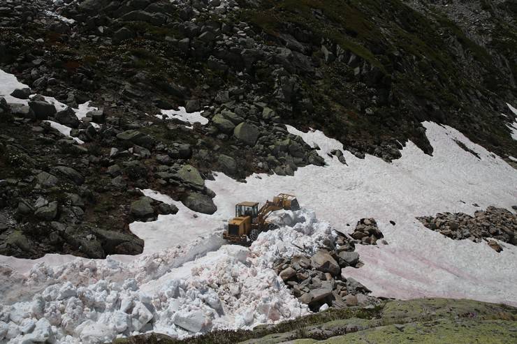Rize yaylalarında hummalı kar temizliği 13