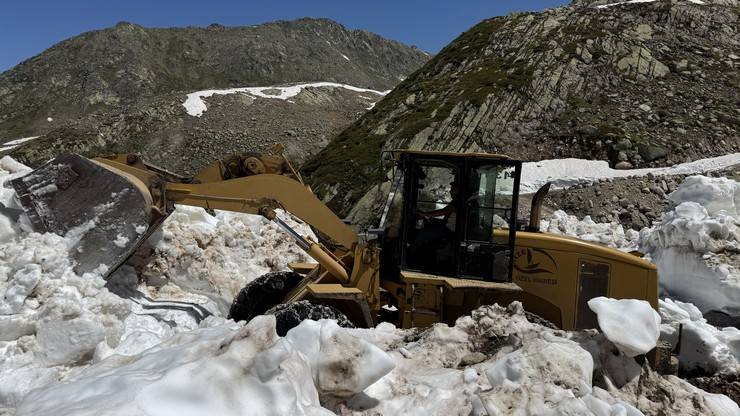 Rize yaylalarında hummalı kar temizliği 16