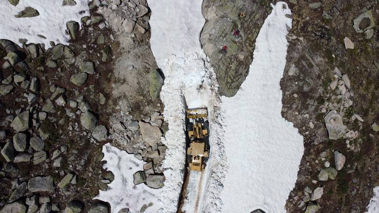 Rize yaylalarında hummalı kar temizliği 23