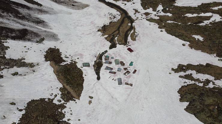 Rize yaylalarında hummalı kar temizliği 27