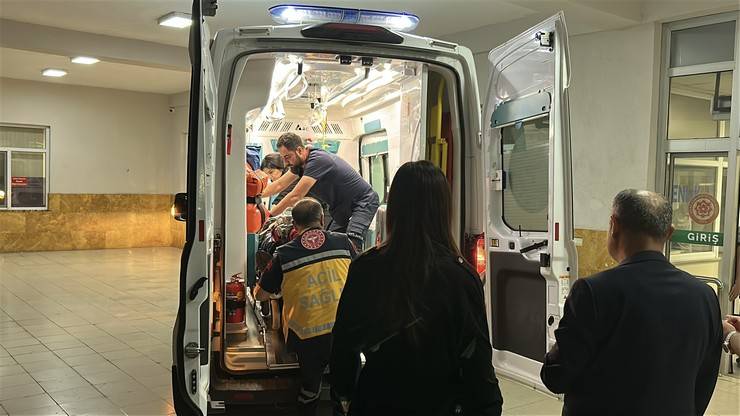 Rizeli Eski Vali Erol Karaömeroğlu ve ailesi kazada yaralandı 11