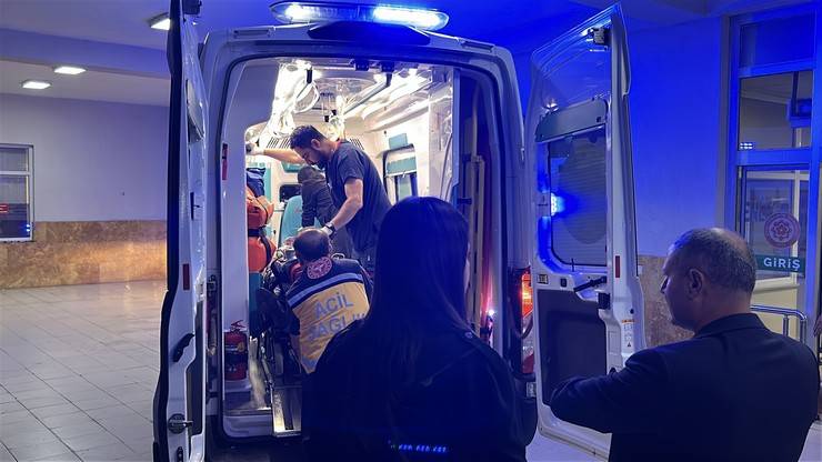 Rizeli Eski Vali Erol Karaömeroğlu ve ailesi kazada yaralandı 12