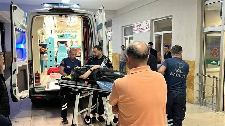 Rizeli Eski Vali Erol Karaömeroğlu ve ailesi kazada yaralandı 4