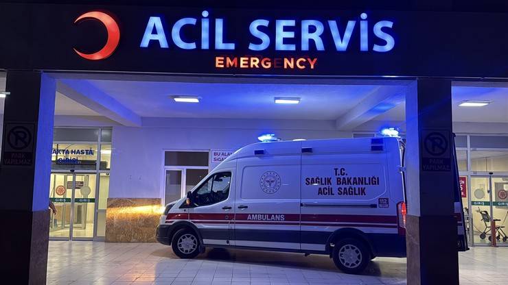 Rizeli Eski Vali Erol Karaömeroğlu ve ailesi kazada yaralandı 7