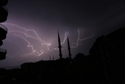 Rize'de Gökyüzünde Şimşek Dansı