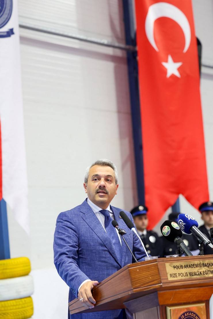 Rize POMEM'de 31. Dönem Mezuniyet Coşkusu 14