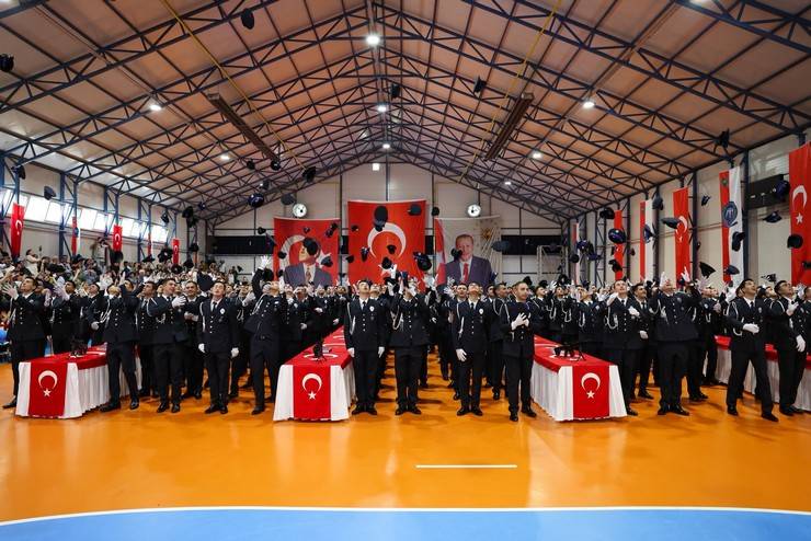 Rize POMEM'de 31. Dönem Mezuniyet Coşkusu 15