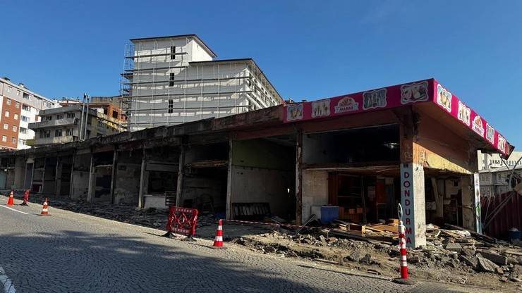 Rize Güney Çevre Yolu Projesi İçin 100. Yıl Mağazaları Yıkıldı 10