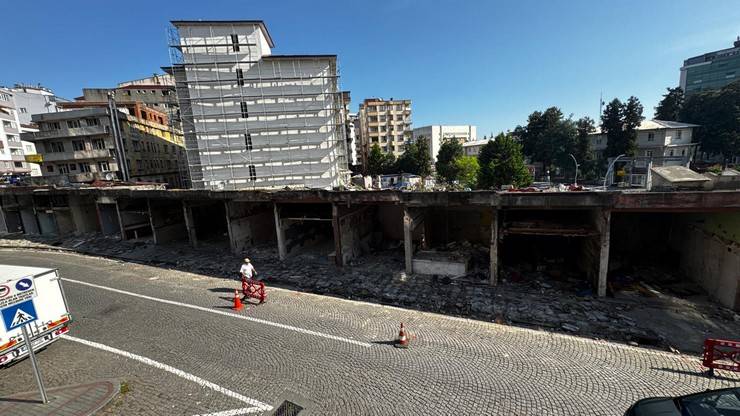 Rize Güney Çevre Yolu Projesi İçin 100. Yıl Mağazaları Yıkıldı 24