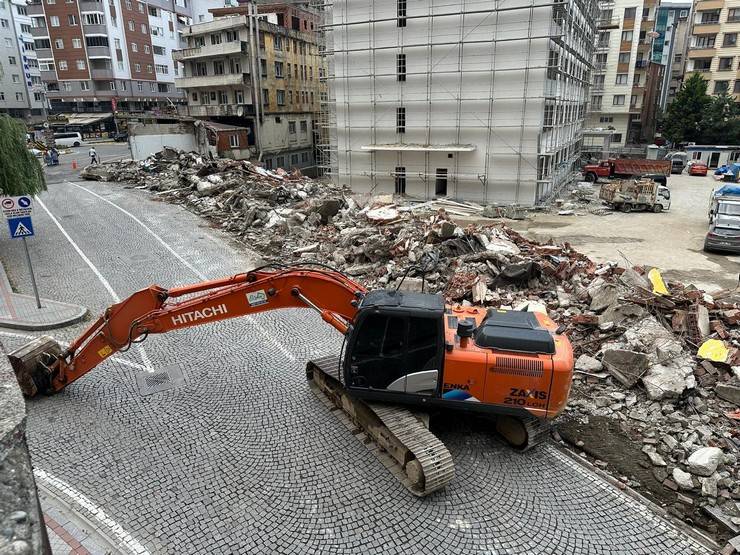Rize Güney Çevre Yolu Projesi İçin 100. Yıl Mağazaları Yıkıldı 31