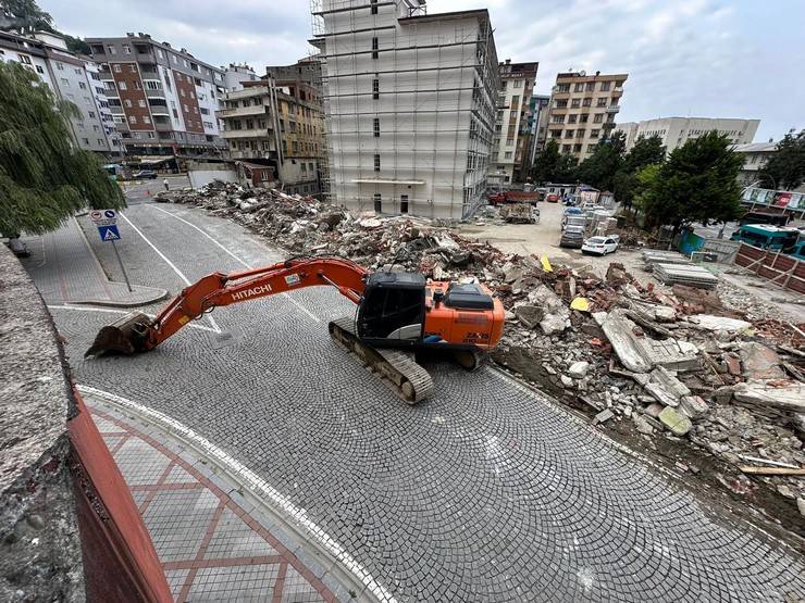 Rize Güney Çevre Yolu Projesi İçin 100. Yıl Mağazaları Yıkıldı 32
