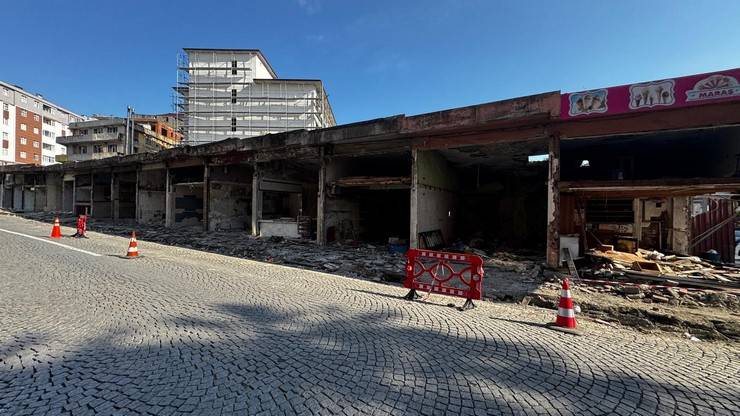 Rize Güney Çevre Yolu Projesi İçin 100. Yıl Mağazaları Yıkıldı 9