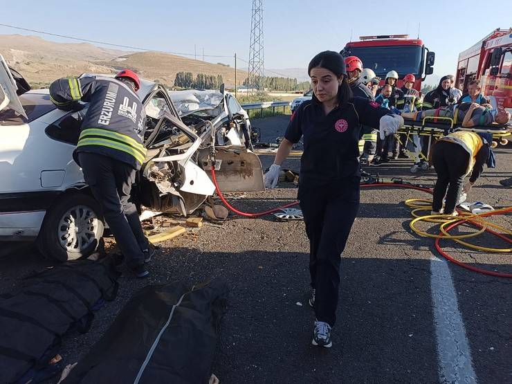 Rize plakalı araç kaza yaptı 4 ölü 12