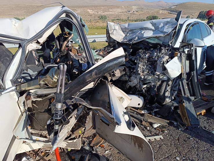 Rize plakalı araç kaza yaptı 4 ölü 14