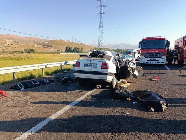 Rize plakalı araç kaza yaptı 4 ölü 15