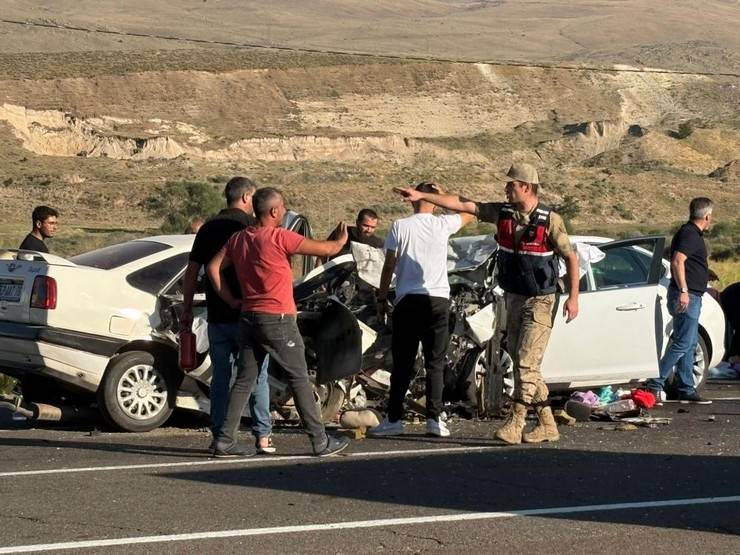 Rize plakalı araç kaza yaptı 4 ölü 16