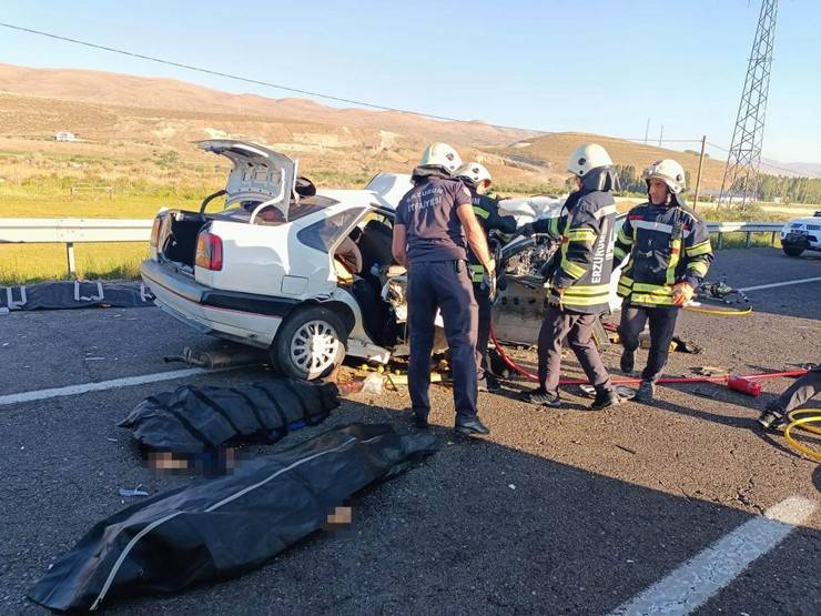 Rize plakalı araç kaza yaptı 4 ölü 5