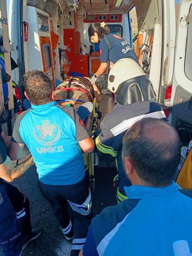 Rize plakalı araç kaza yaptı 4 ölü 6