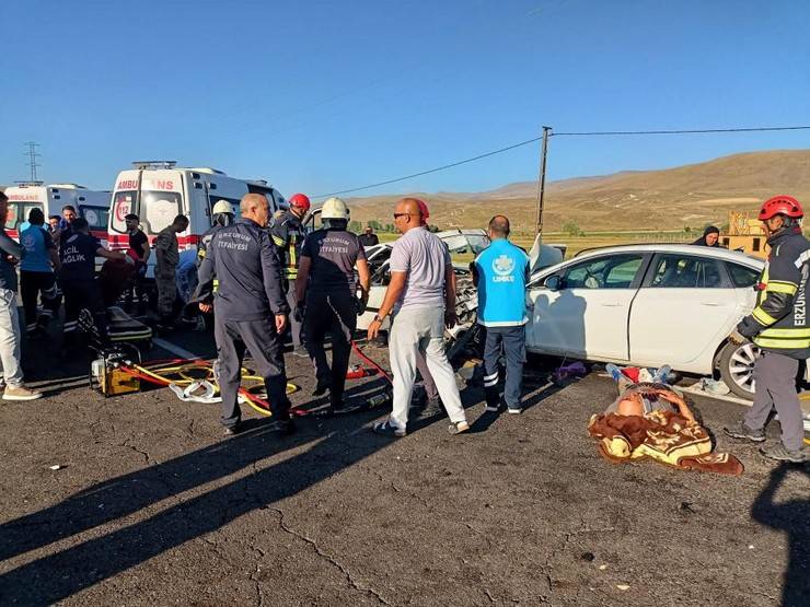 Rize plakalı araç kaza yaptı 4 ölü 7