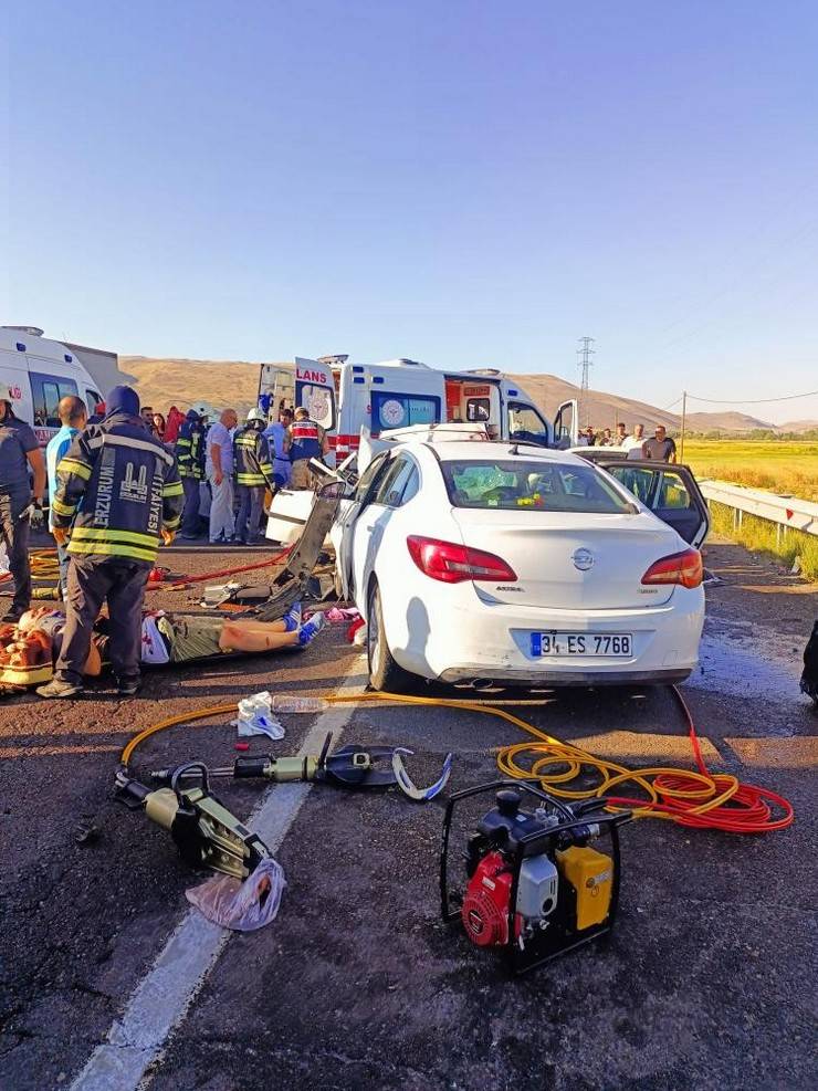 Rize plakalı araç kaza yaptı 4 ölü 8