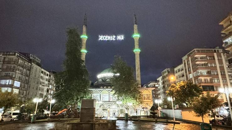 Rize’de Mevlid Kandili Manevi Coşkuyla İdrak Edildi