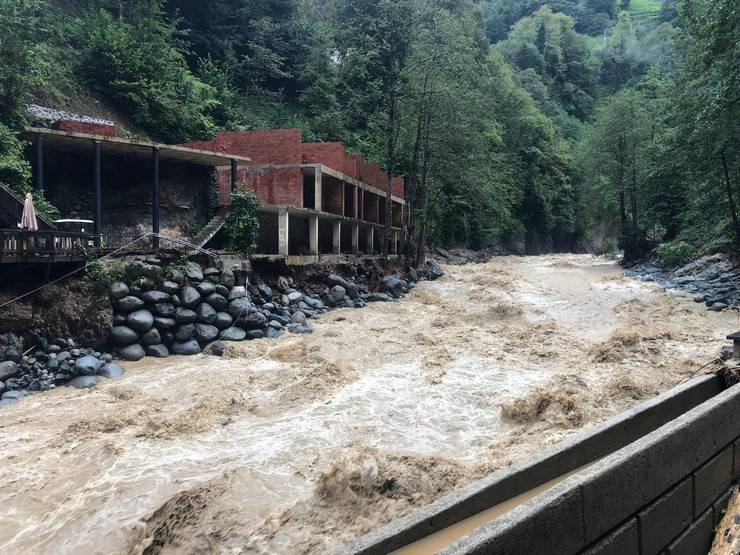 Rize'de yağış, sel ve heyelana neden oldu 10
