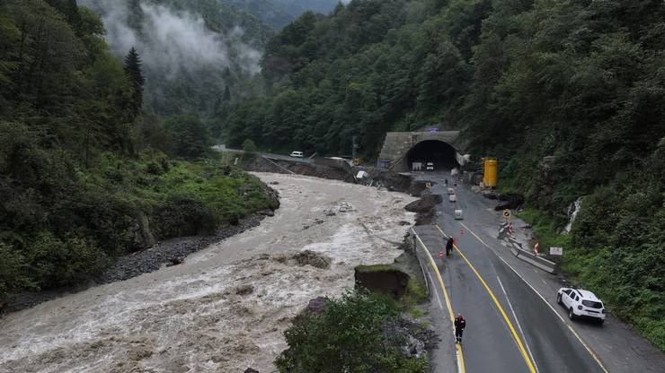 Rize'de yağış, sel ve heyelana neden oldu 19