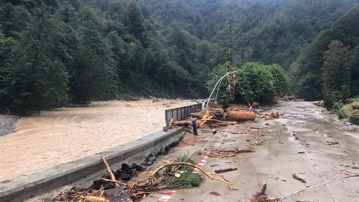Rize'de yağış, sel ve heyelana neden oldu 2