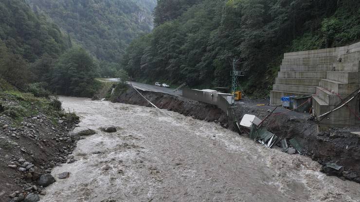 Rize'de yağış, sel ve heyelana neden oldu 22
