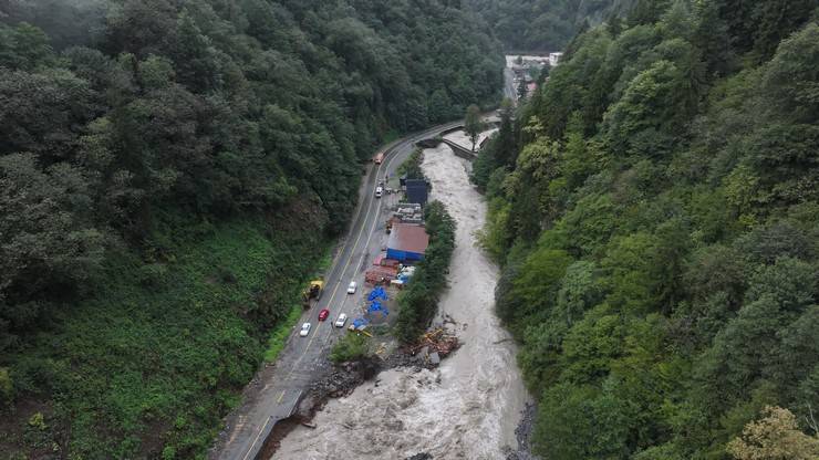Rize'de yağış, sel ve heyelana neden oldu 26