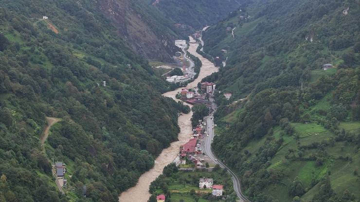 Rize'de yağış, sel ve heyelana neden oldu 30