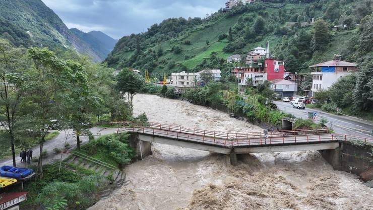 Rize'de yağış, sel ve heyelana neden oldu 32