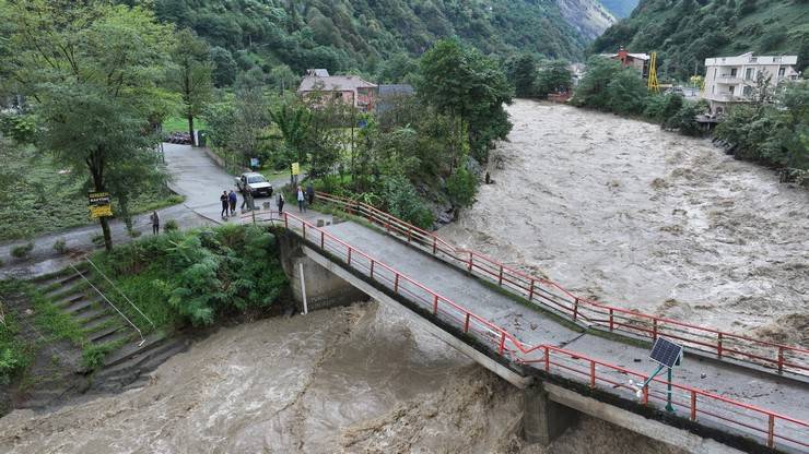 Rize'de yağış, sel ve heyelana neden oldu 34