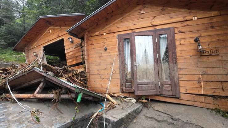 Rize'de yağış, sel ve heyelana neden oldu 4