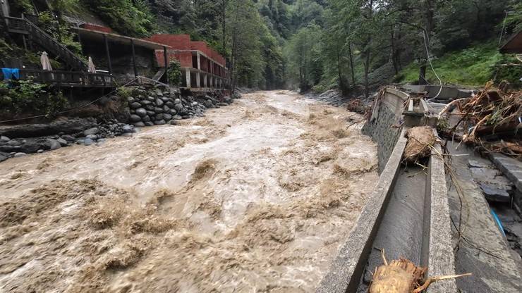 Rize'de yağış, sel ve heyelana neden oldu 9
