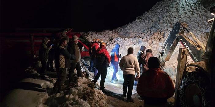 Rize'de yaylada 6 aracın üzerine çığ düştü; mahsur kalan 15 kişi kurtarıldı