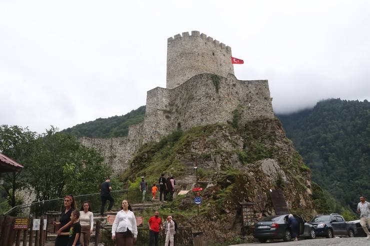 Rize'de doğaseverlerin rotasındaki Zil Kale 8 ayda 140 bin ziyaretçi ağırladı 4