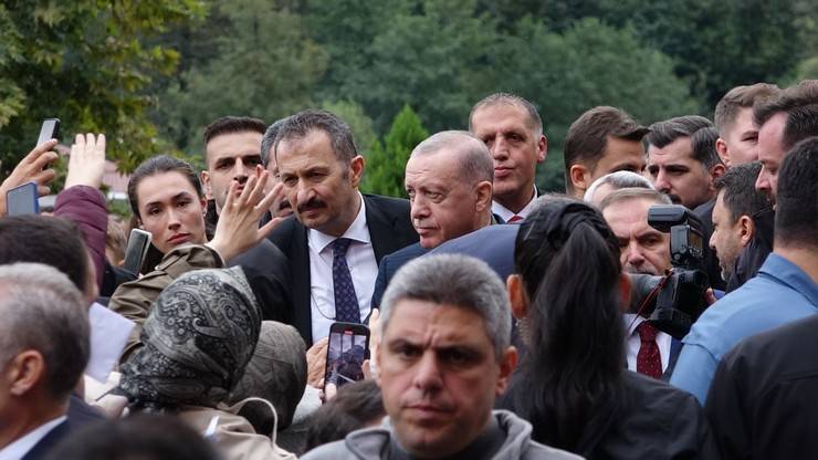 Cumhurbaşkanı Erdoğan cuma namazını Güneysu Merkez Camii'nde kıldı 10