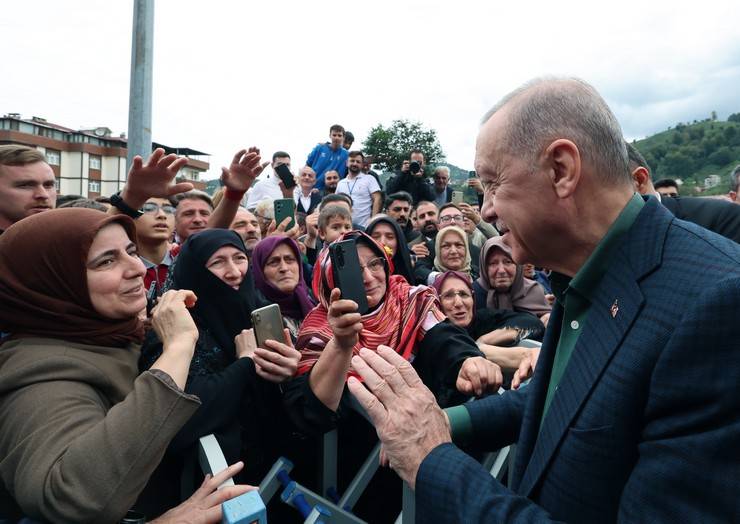 Cumhurbaşkanı Erdoğan cuma namazını Güneysu Merkez Camii'nde kıldı 5