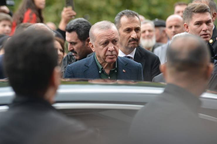 Cumhurbaşkanı Erdoğan cuma namazını Güneysu Merkez Camii'nde kıldı 7