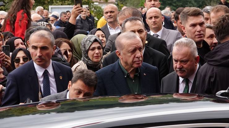 Cumhurbaşkanı Erdoğan cuma namazını Güneysu Merkez Camii'nde kıldı 9