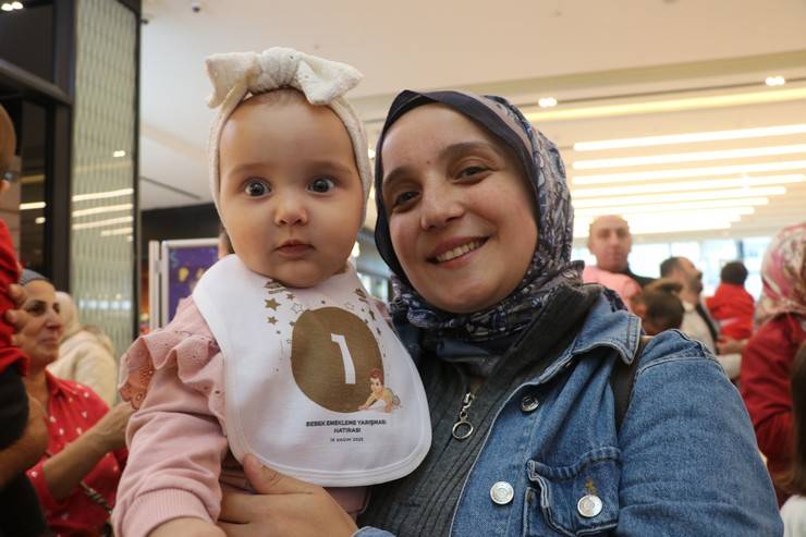 Rize'de bebek emekleme yarışması düzenlendi 5
