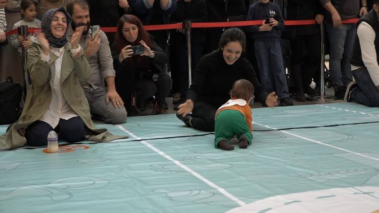 Rize'de bebek emekleme yarışması düzenlendi 9