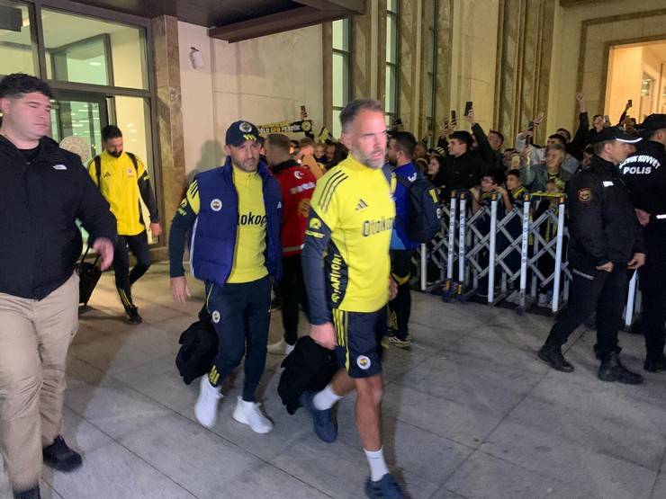 Fenerbahçe kafilesi, Rize’ye geldi 15